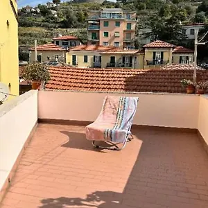 Cheerful Room, Sharing Kitchen In A Cosy Family Art House, Ideal For One Person Or Couple San Remo